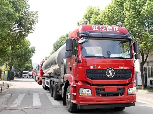 疫情之下，海外客戶線上訂車，20臺凌宇罐車批量交付！
