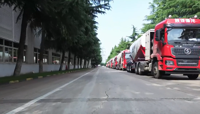 大單!100臺(tái)#粉罐半掛車 陸續(xù)發(fā)車，震撼#航拍