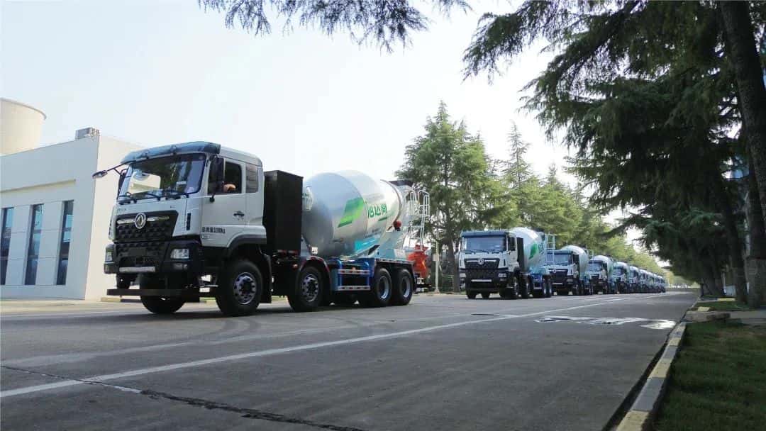馭風而行，中集車輛15臺新能源攪拌車駛?cè)牒?，繪就荊楚生態(tài)長卷