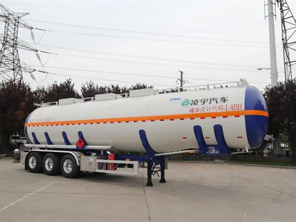 中集凌宇新款鋁合金易燃液體運(yùn)輸車來了！